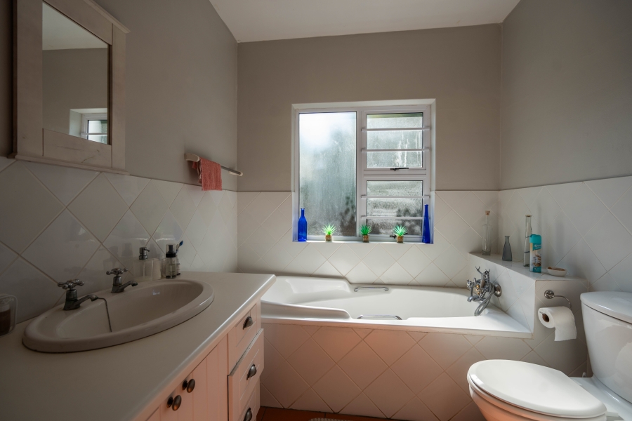 5 Bedroom Property for Sale in Seafield Eastern Cape